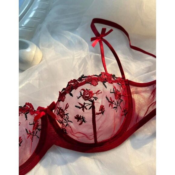 Sexy Red Romantic Flower Embroidery Lingerie Set - Picture 3 of 4